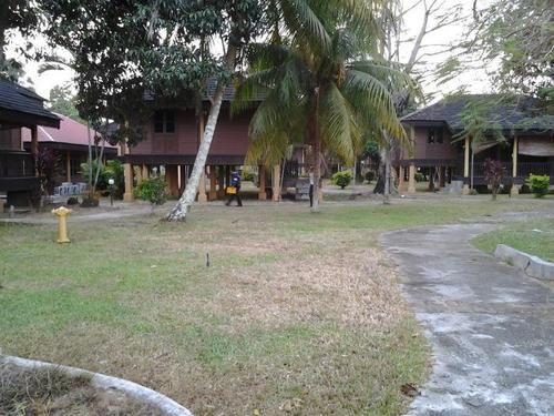 Green Village Pasir Salak Eco River Resort Kampung Gajah  Exterior photo